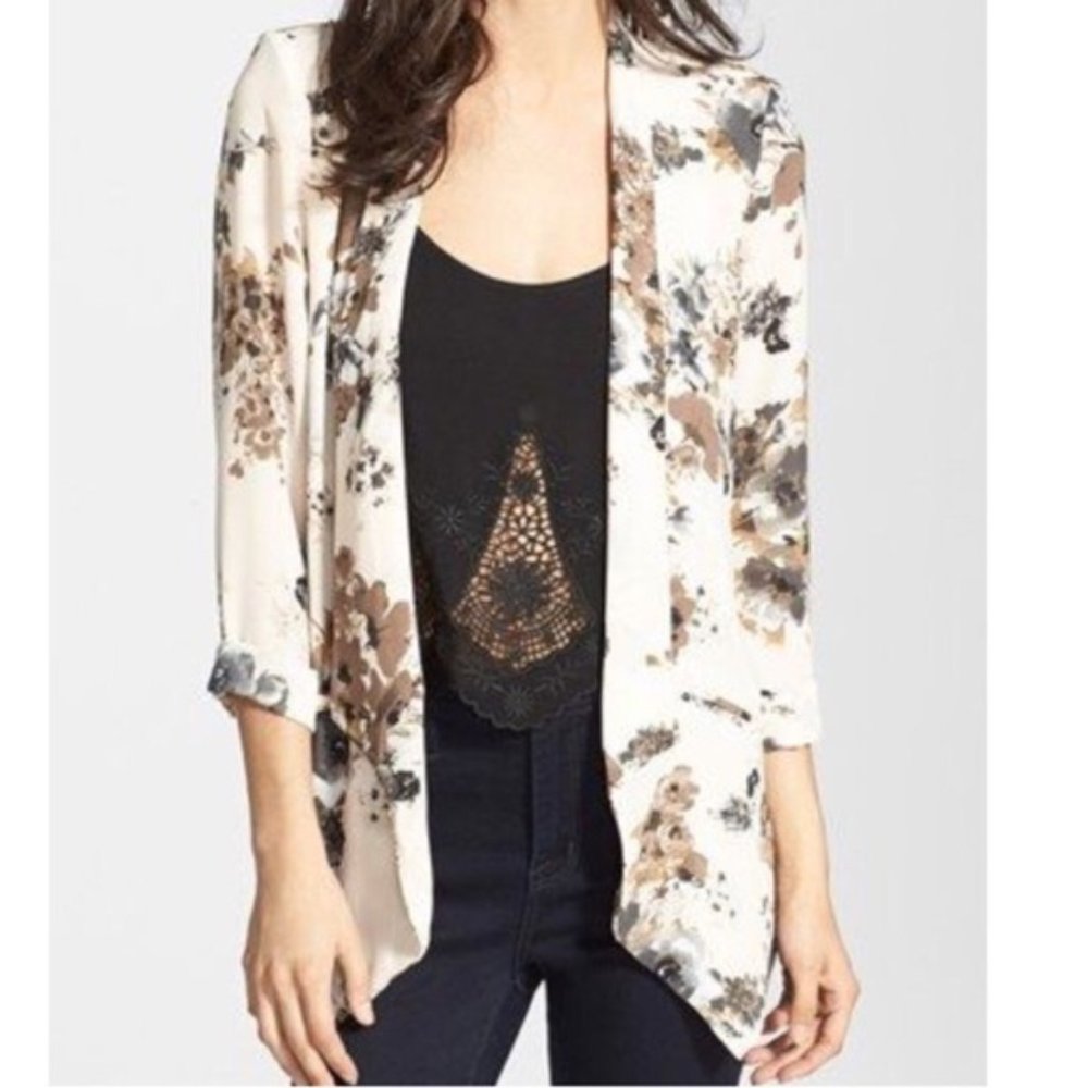 ASTR the label open floral blazer